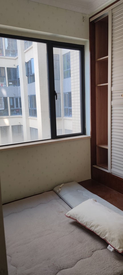 長房半島藍(lán)灣馨苑法拍房A1棟2006號房屋及室內(nèi)家具家電