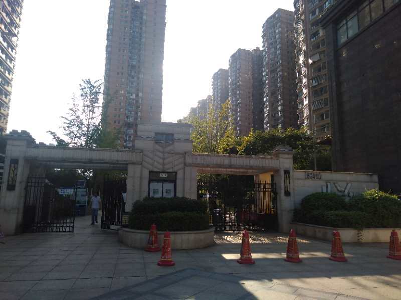 金澤園小區(qū)法拍房二期8、9棟304室