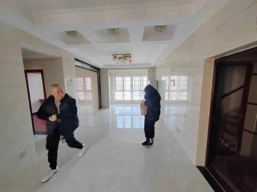 楚天世紀城西苑法拍房11棟2405室及其室內家具物品