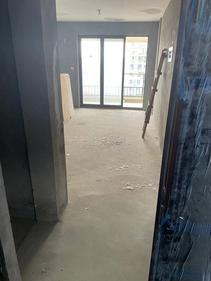 明發(fā)國際城（明發(fā)商業(yè)廣場(chǎng)）法拍房南側(cè)住宅1#棟3302號(hào)