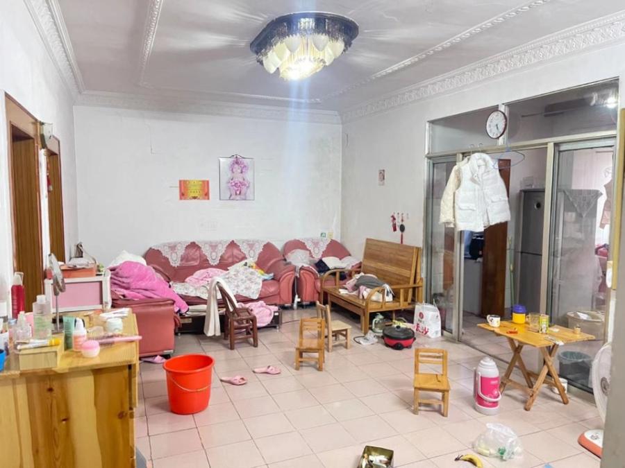 三里垅小區(qū)（望城坡商貿(mào)城）法拍房E-2棟（三里垅2棟）402號