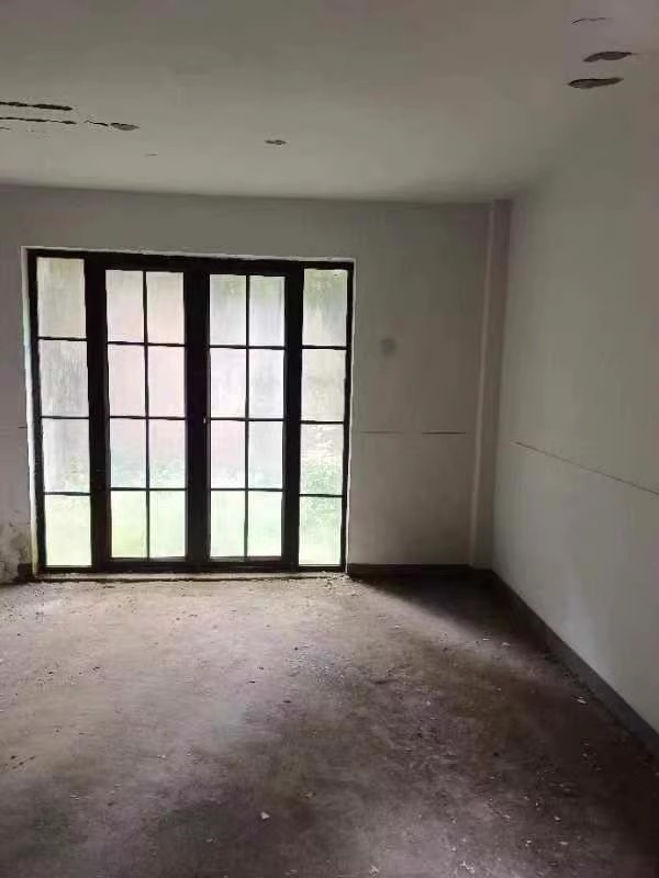 融科檀香山法拍房12棟101號(hào)房屋及2個(gè)車位（車位號(hào)108、109）和地下室