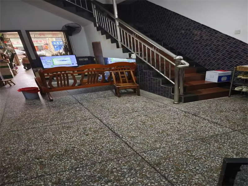 機(jī)場口社區(qū)法拍房101室、201室