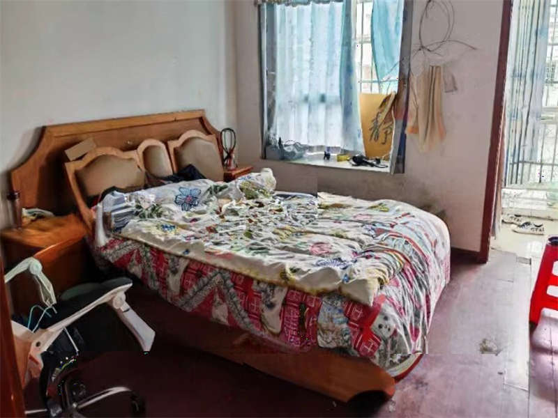 中南汽車(chē)世界R小區(qū)法拍房R05棟604號(hào)