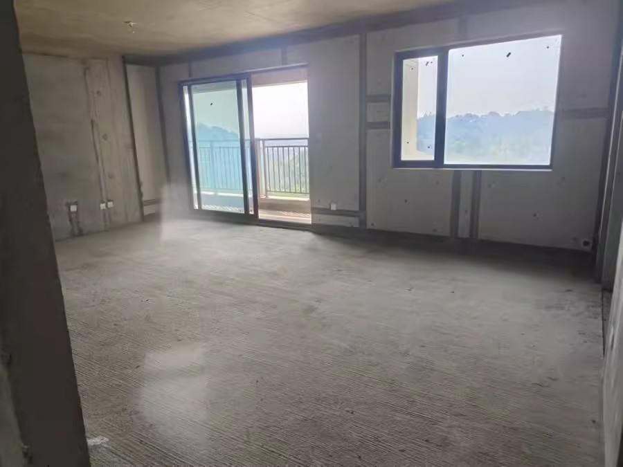 潯龍河長沙院子（華實(shí)山水苑）法拍房8棟602號(hào)