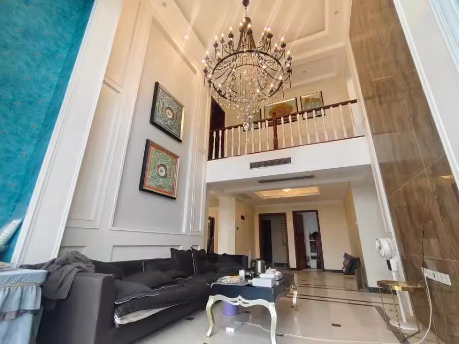 （大露臺(tái)頂復(fù)）乾源國(guó)際廣場(chǎng)法拍房11棟2512室、2513室