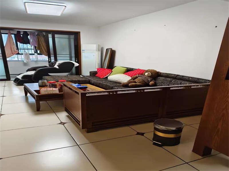 同發(fā)南國(guó)新城法拍房A、B、C、D棟1316號(hào)房產(chǎn)及室內(nèi)家具家電