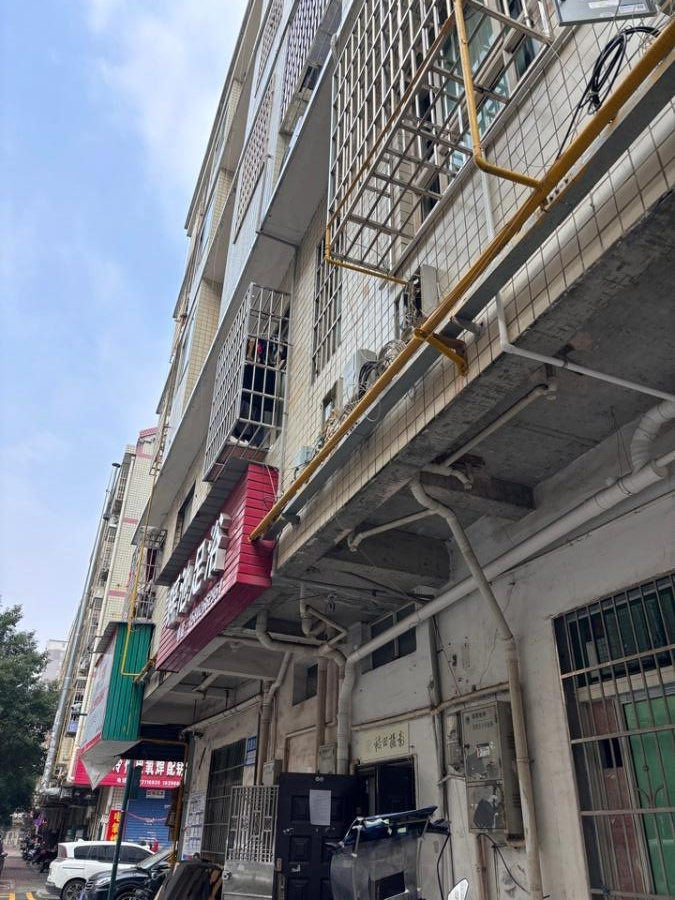 （1棟）泉塘安置區(qū)法拍房D-15-7號(hào)101、201、301室