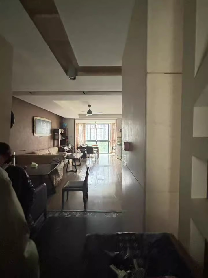 （雙學(xué)位）湘江世紀(jì)城鴻江苑法拍房13棟703房