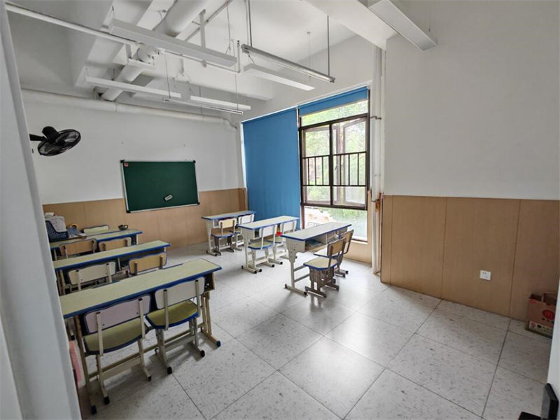 （年租金64000，14年回本）中航城法拍房2-20棟-215號商業(yè)房產(chǎn)