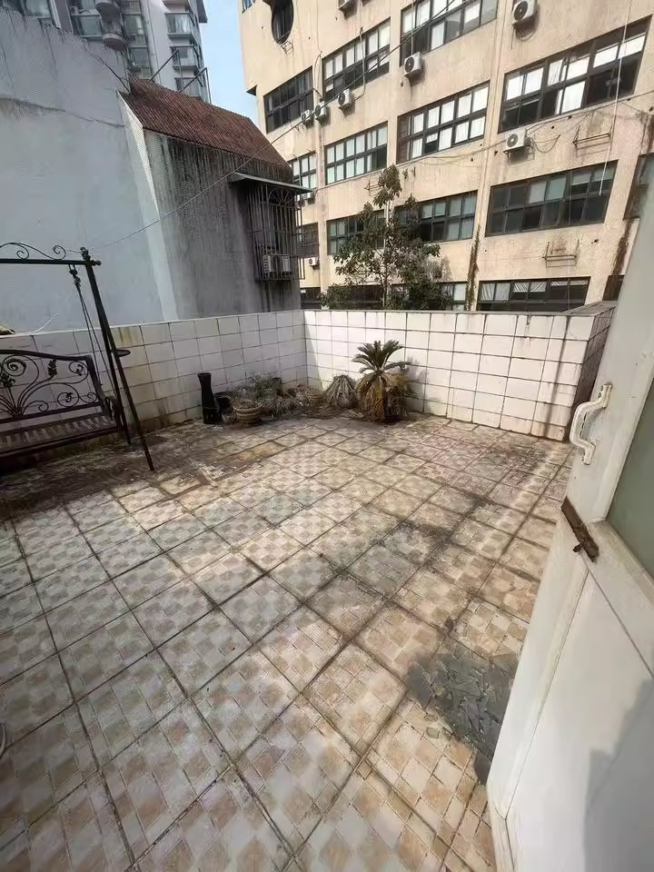 (大露臺(tái) 濱江)火炬城C4組團(tuán)法拍房R11棟501房及室內(nèi)家具家電 (大露臺(tái) 濱江)火炬城C4組團(tuán)法拍房R11棟501房及室內(nèi)家具家電